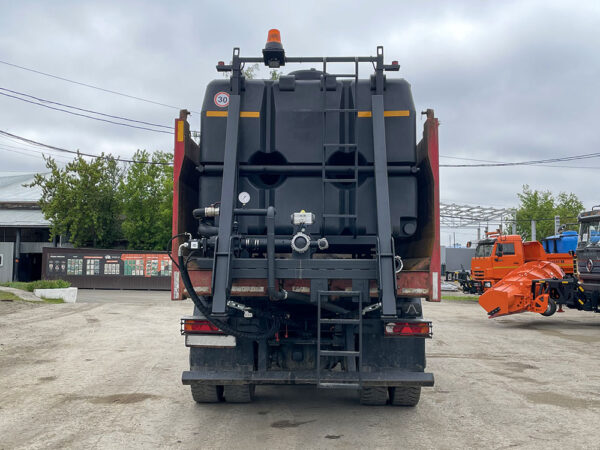 Купить КДМ на базе самосвала Scania и другие модели по низкой цене и на выгодных условиях от компании РостСнаб
